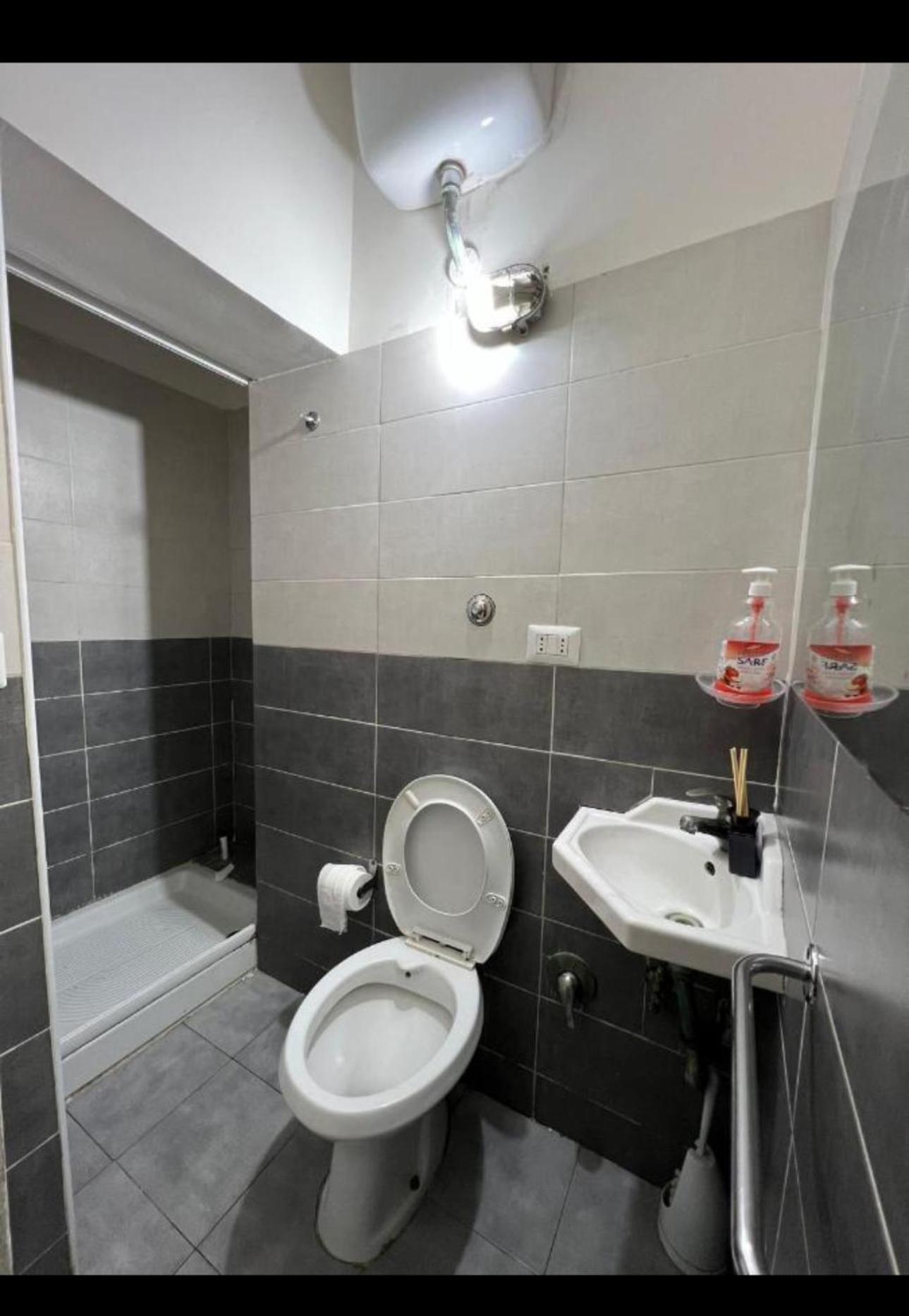 Baraka 24 Hostel โรม ภายนอก รูปภาพ